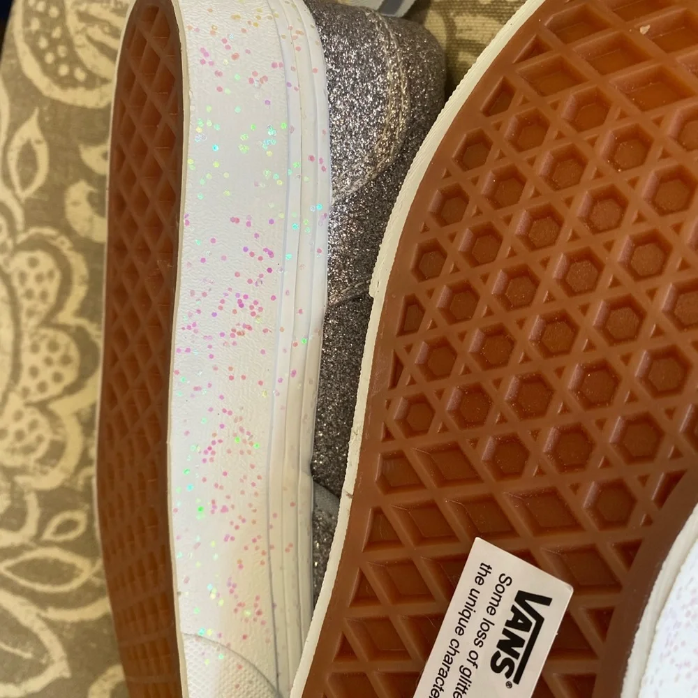 Vans - Picture 3 of 8